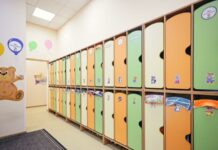 Новгородская область ввела ограничения для новогодних утренников в детсадах