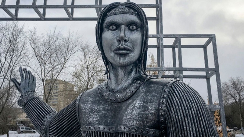 В Костроме Снегурочка пугает детей