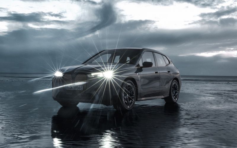 
            BMW показала 619-сильный кроссовер iX M60. Его привезут в Россию
        