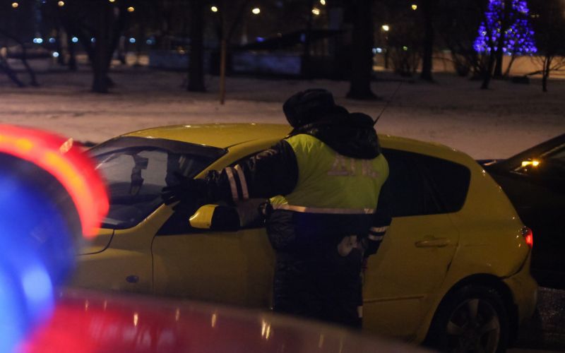 
            Остановят всех: где до конца праздников будут сплошные проверки ГИБДД
        