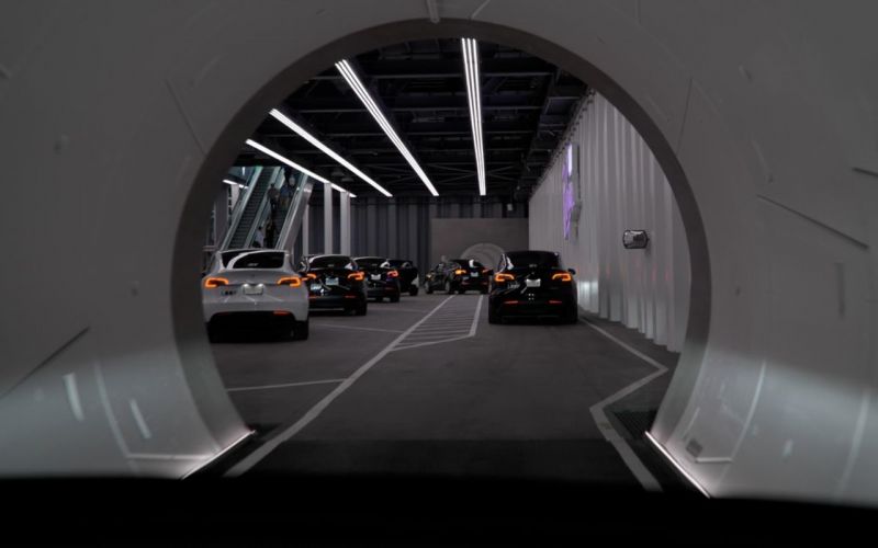 
            Пробки из Tesla: Илон Маск показал будущее электромобилей. Видео
        