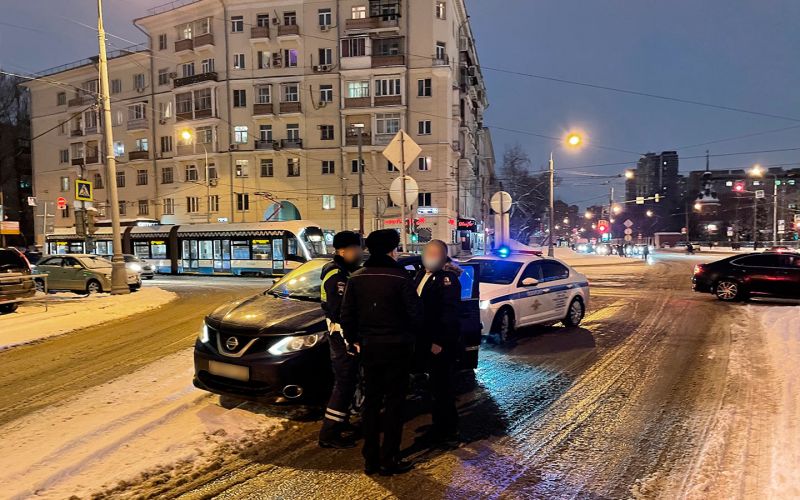 
            Что будет за дачу взятки инспектору. В ГИБДД рассказали о последствиях
        