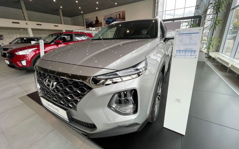 «Срочно покупать». Как ситуация вокруг Украины повлияет на авторынок