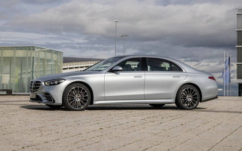 В Бельгии из-за санкций застряло 8 тыс. машин Mercedes и Lexus для России