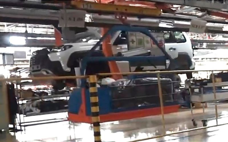 
            АвтоВАЗ выпустил первую партию упрощенных Lada Niva. Фото
        