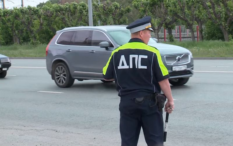 
            «Увидел — не узнал». Инспекторов ГИБДД переодели в новую форму
        