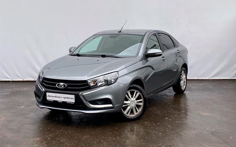 
            Вторичный рынок рухнул на 30%: какие машины еще покупают
        