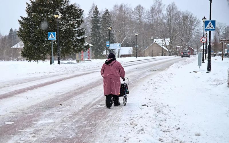 Почему ГИБДД штрафует пешеходов на 500 руб. за движение вдоль дорог