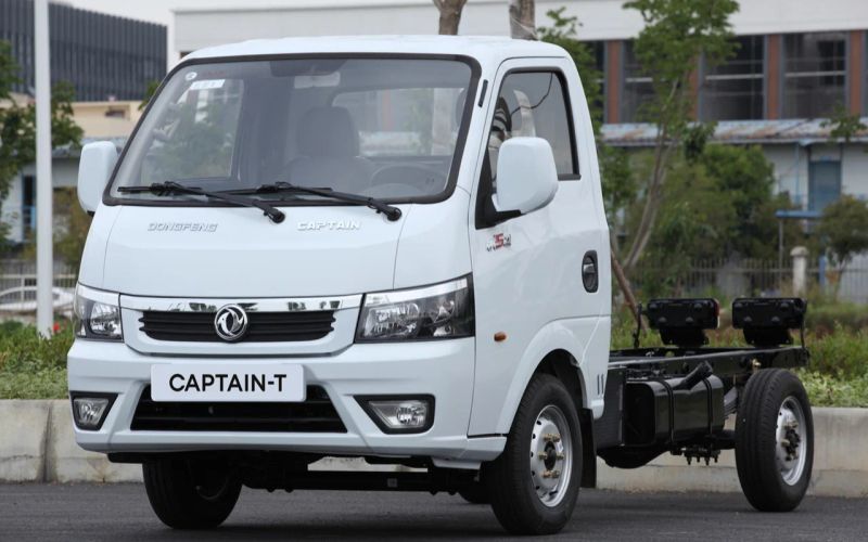 
            В России начали продажи небольшого китайского грузовичка за 1,7 млн руб.
        