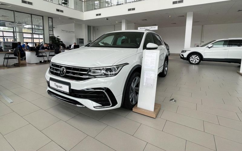 
            Дилеры пожаловались на покупателей: они требуют новые машины вместо б/у
        