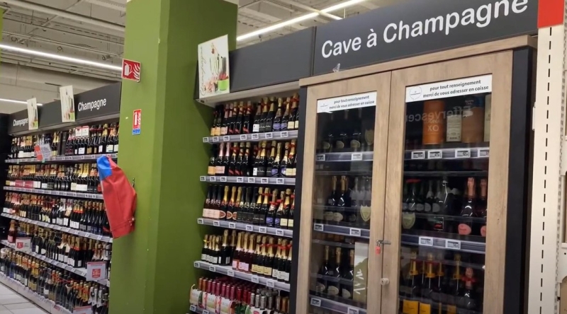 «Клико» по 2 500 рублей: российский турист зашел во французский супермаркет и был очень удивлен ценами на шампанское