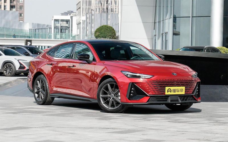 
            Недорогие легковушки, которые теперь можно купить у российских дилеров
        