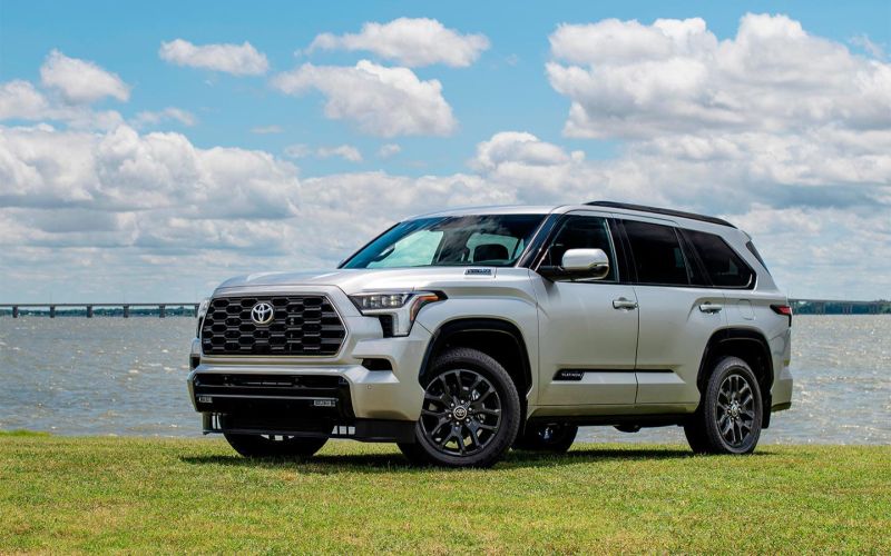 
            Официальные дилеры привезут в Россию внедорожник Toyota Sequoia
        