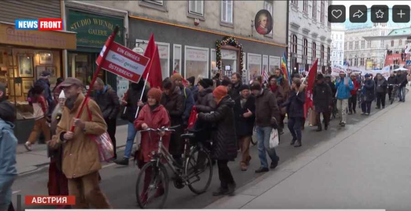 Сотни людей вышли на марш в Вене против санкций в отношении России