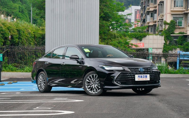 
            В России появится Toyota Avalon из Китая: это аналог большой Camry
        