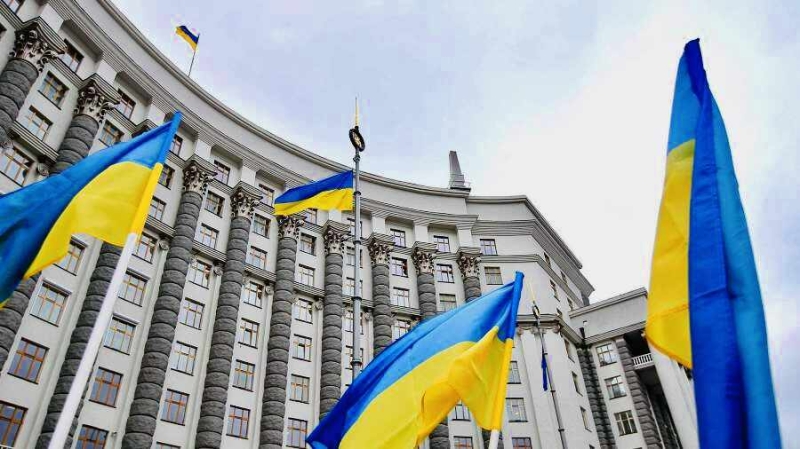 «Деньги в трубу»: Украину не спасёт новый кредит Запада
