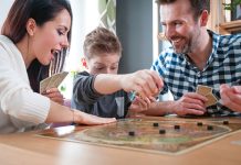 Настольные игры: как выбрать интересное занятие для всей семьи