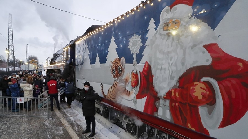 Почти 4 тыс. волгоградцев пришли осмотреть поезд Деда Мороза
