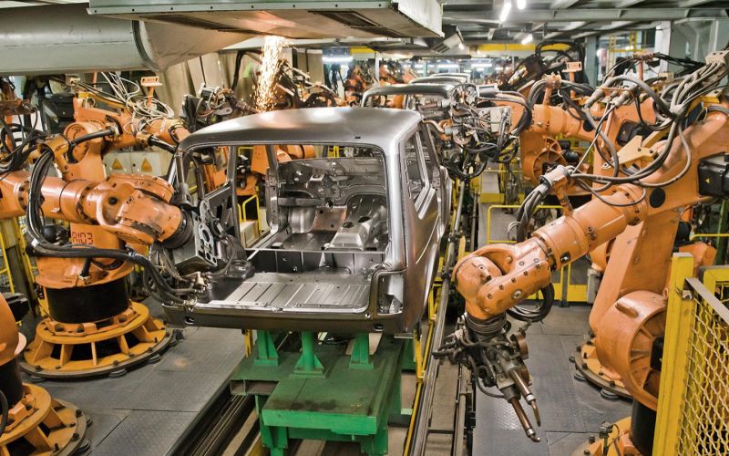 
            Упрощенные автомобили в России будут выпускать до 1 июня. Что важно знать
        