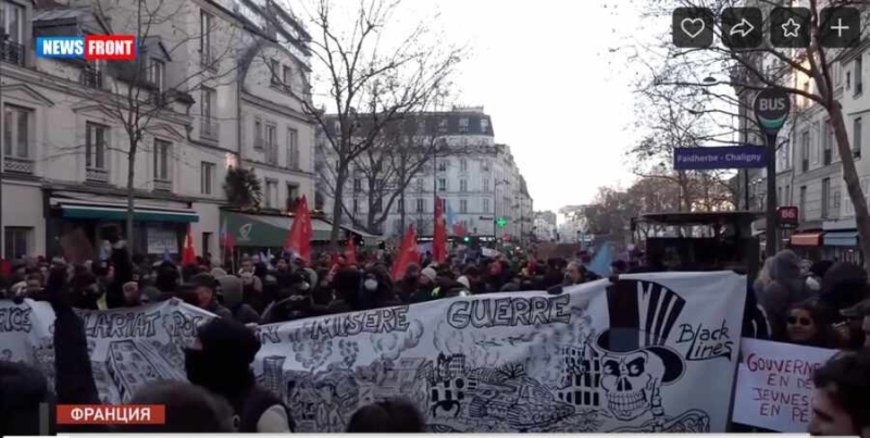 В Париже проходит акция протеста против пенсионной реформы