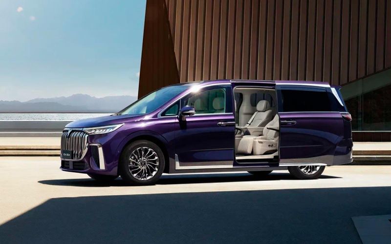 Китайский Voyah назвал российские цены на роскошный минивэн Dream