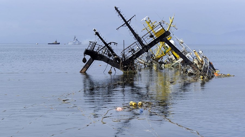 Около 30 затонувших судов поднимут со дна моря за два года в Приморье