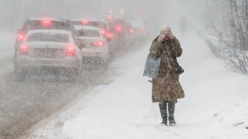 Штормовое предупреждение объявили в Свердловской области из-за снега