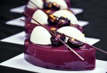 Мастер-класс: пирожное с черной смородиной, миндальным пралине и муссом с шампанским