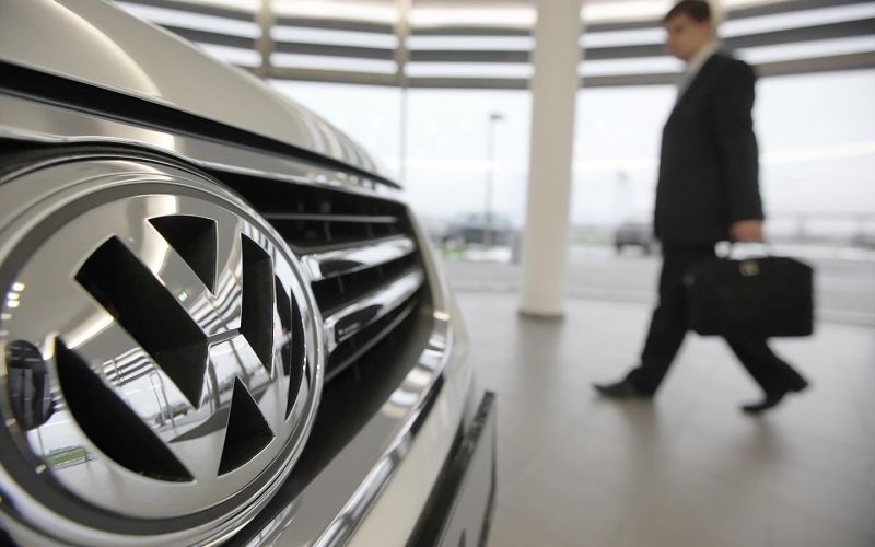 
            «Нет шансов на возобновление производства машин в России». Как уйдет VW
        