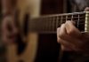 Как проводятся уроки игры на гитаре для детей и какие важные уроки они могут дать