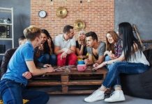 Популярные настольные игры: как выбрать игру для вечеринки
