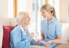 Психиатр на дом для пожилого человека: в каких случаях нужна консультация