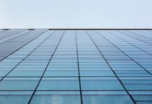 Стекло, сотканное из света: Секреты производства прозрачных шедевров