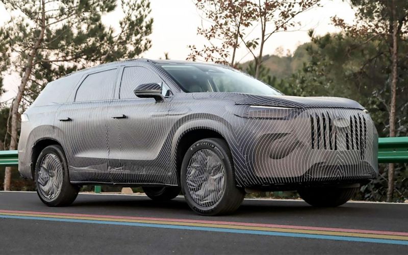 
            Chery ведет разработку нового флагманского кроссовера. Первые фото
        