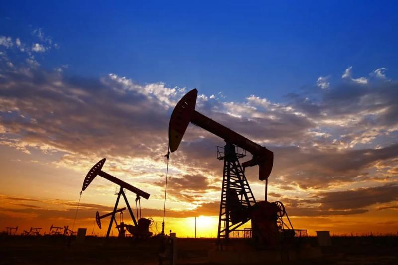 Эр-Рияд и еще несколько участников ОПЕК+ дополнительно снизят добычу нефти с мая до конца 2023 года