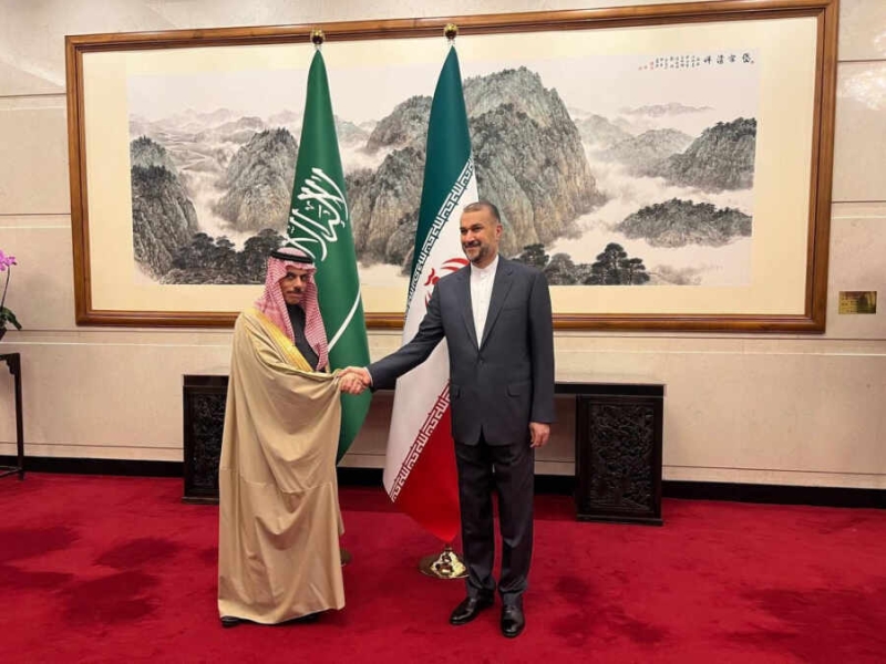 Главы МИД Ирана и Саудовской Аравии провели первую официальную встречу