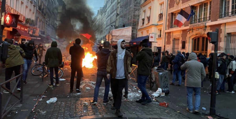 Париж захватила волна беспорядков