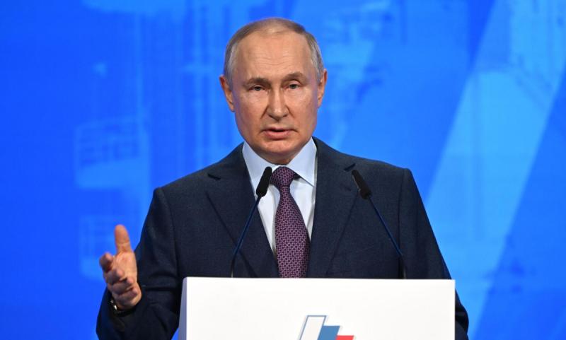 Путин: противник пытается раскачать наше общество изнутри