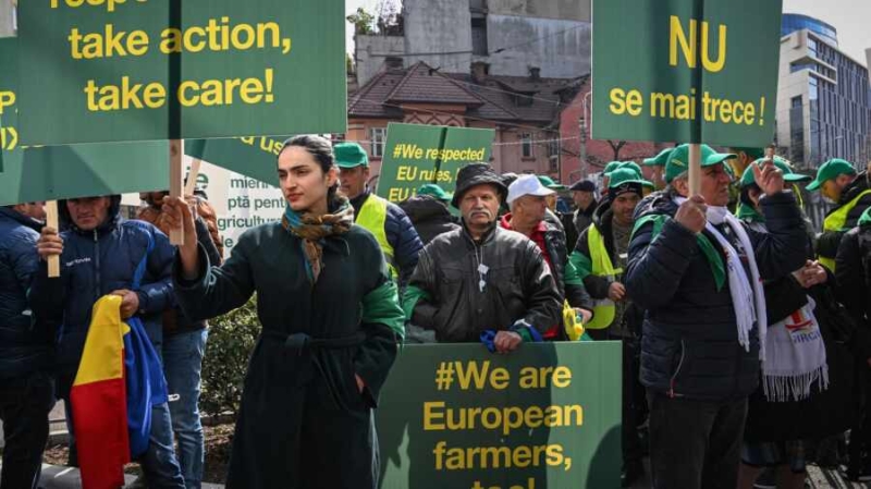 Румынские фермеры устроили масштабную акцию протеста против бесконтрольного ввоза украинского зерна