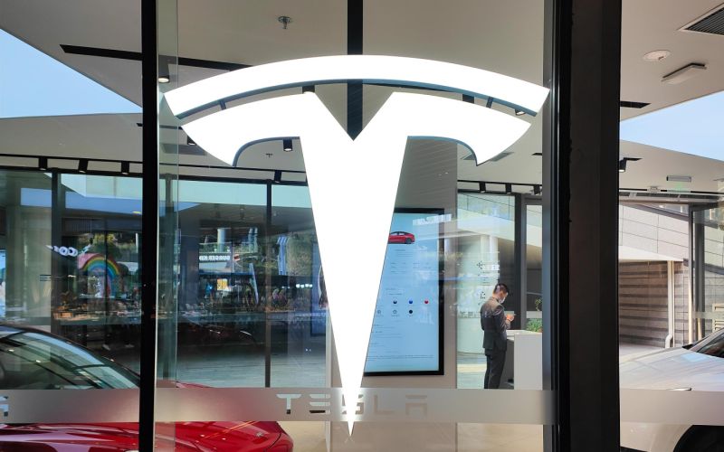 
            Tesla получила штраф $2,2 миллиона в Корее за недостоверную рекламу
        